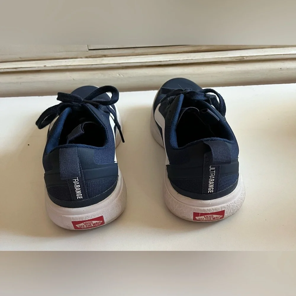 Vans UltraRange UltraCush Shoes Navy & White Men's Size 7 Women’s 8.5 sneakers
